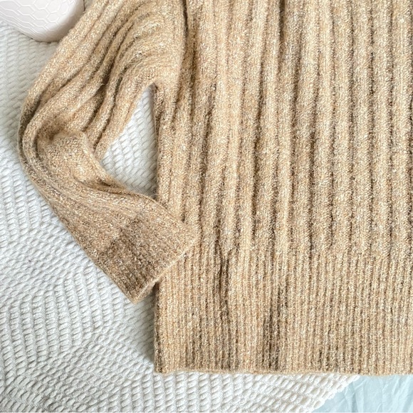 sweater - Picture 3 of 5